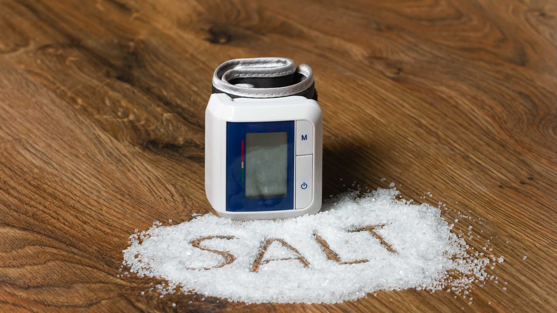 أضرار الملح القاتل الأبيض الخفي في حياتنا اليومية