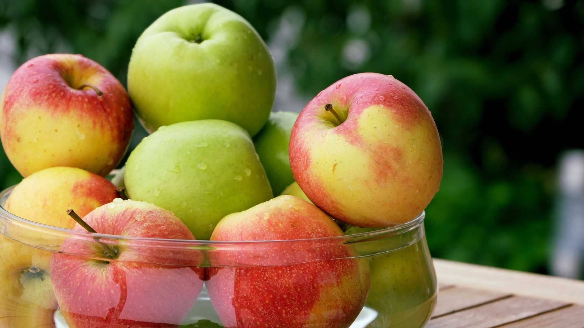 تعرف على العناصر الغذائية الهامة في التفاح